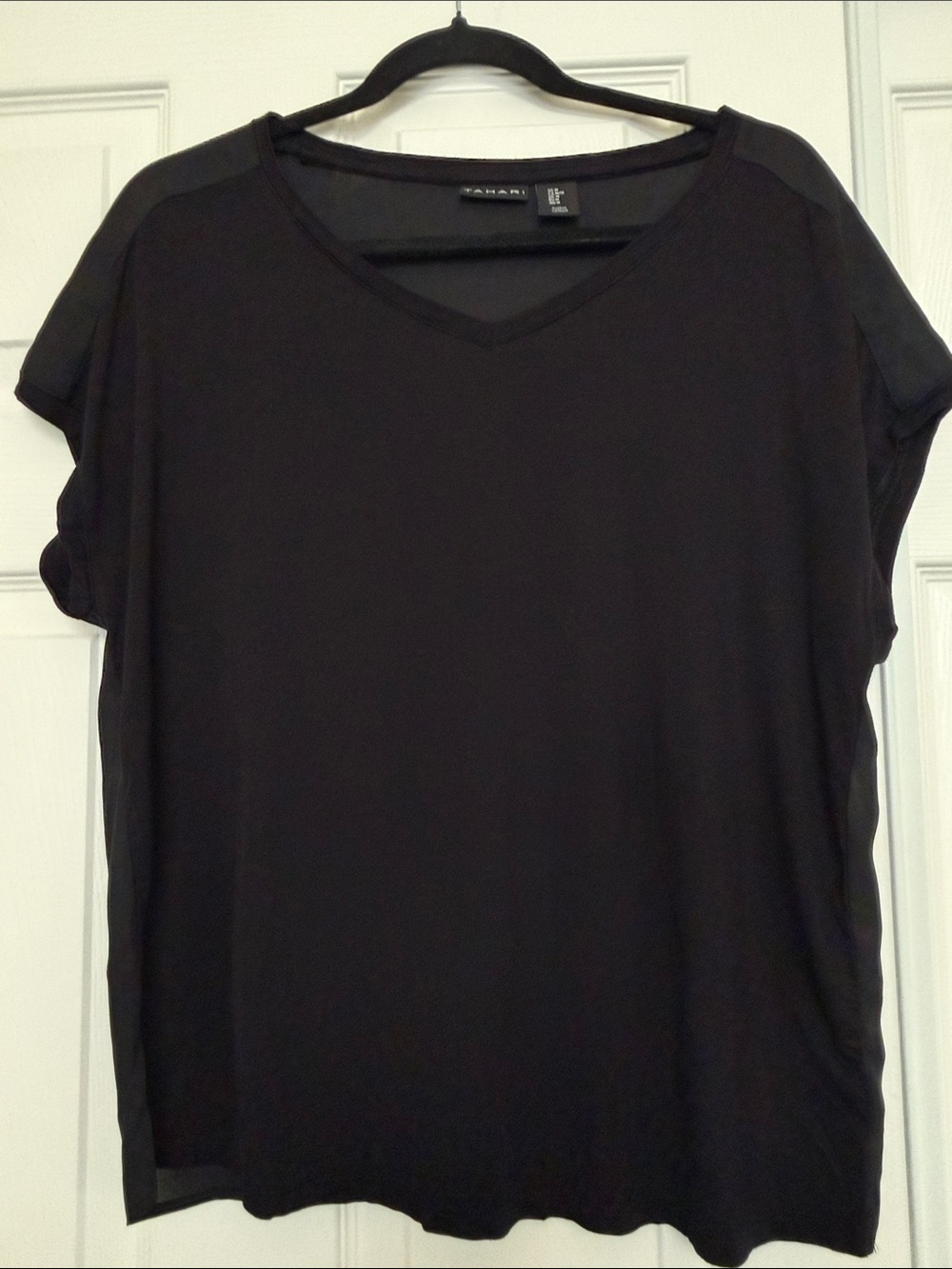 Tahari Black V-Neck Short Sleeve Tee